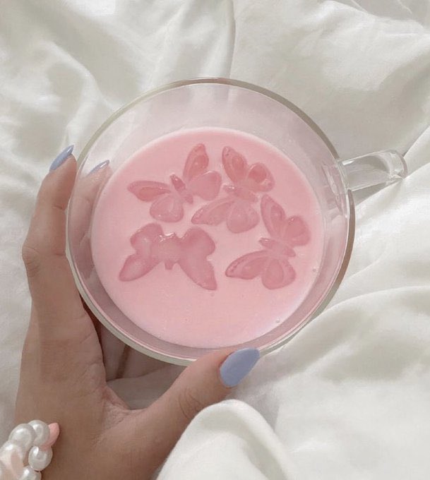SoftnessDaily's tweet photo. butterfly ice 🎀 https://t.co/844bS4HhI1