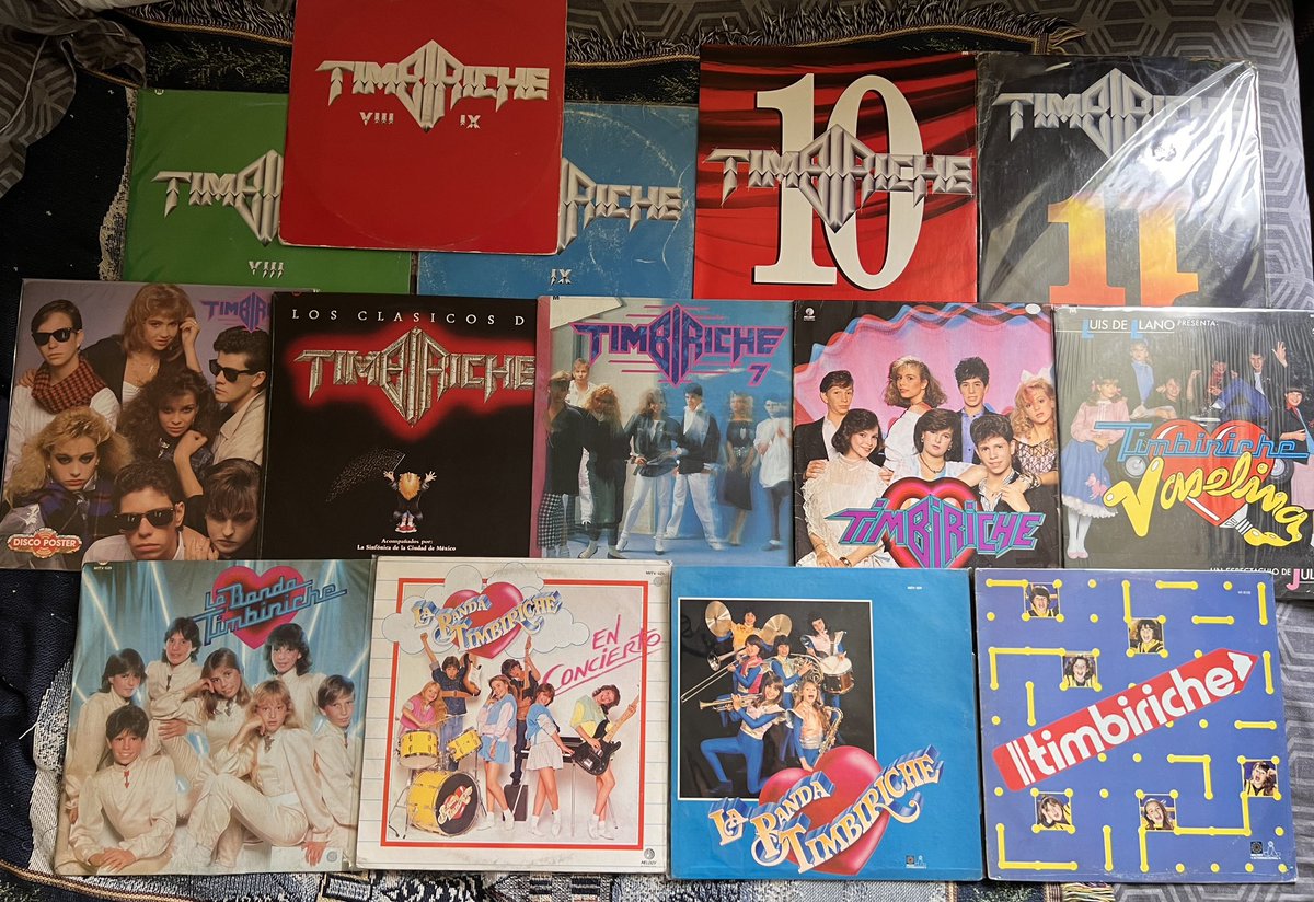 CharlieHelias's tweet photo. Ahora sí, colección casi completa. Los clásicos ya en nuestro poder. #lps #clasicosdetimbiriche #primerasediciones https://t.co/xjKvEcKF04