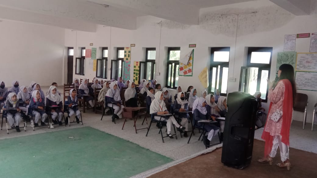 TheOECOnline's tweet photo. Inspiring a Generation! 📚

Exciting news!  The Beyond the Classrooms Project (BTC) has taken off today in the Gilgit, Hunza, and Ghizer districts of Gilgit Baltistan! Our passionate volunteers are now actively engaging with 6th, 7th, and 8th-grade students in various 1/4 https://t.co/5awqnp56xk