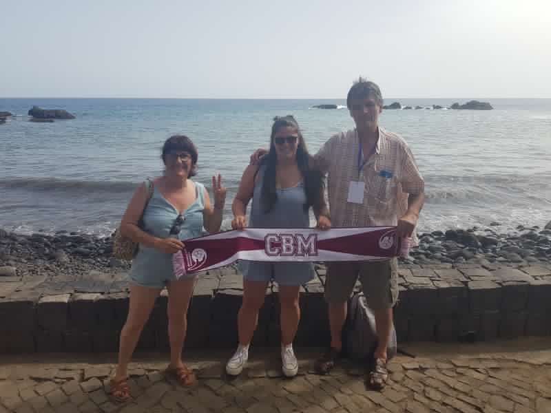 #HastaDondeViajaMiEscudo Pues en esta ocasión hasta las paradisiacas islas de Cabo Verde 🇨🇻, más concretamente a Santiago, donde, desde Cidade Velha, nuestra gallega <a href="/martapombal10/">Marta Pombal</a> y sus padres nos mandan esta instantánea. Muchas gracias por acordarte de nosotros, Marta 😉