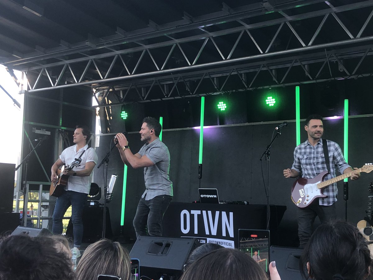 👑 Mrs. Bozzie tweet media