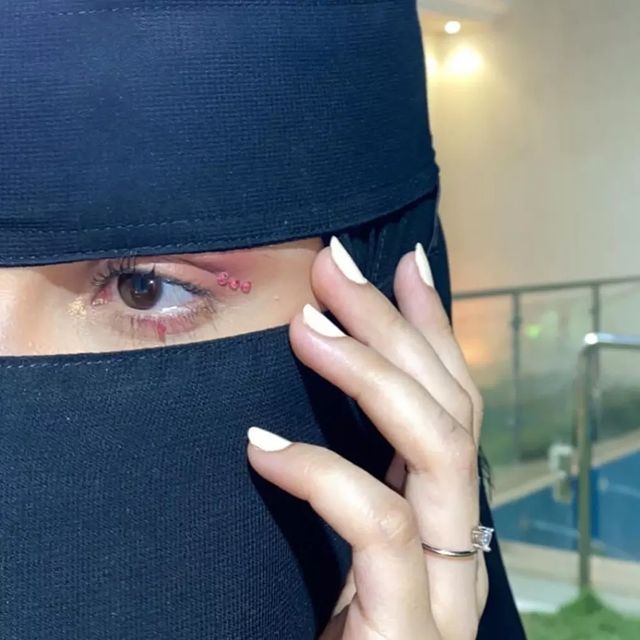 اذا كان الرجل يصنع التاريخ..... فمأذا تصنع المراه ؟!