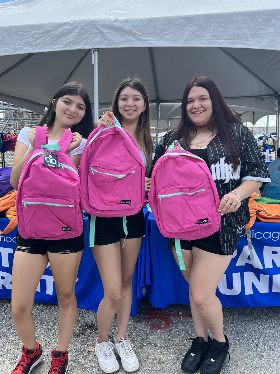 CPSFACEN7's tweet photo. Today is the last day of @fiestadelsol come to our @ChiPubSchools tent and grab your backpacks to get ready for August 21
@CPSCareerReady @cps__face 
#learningisoursuperpower #BacktoSchool2023 https://t.co/KjIstWdg66