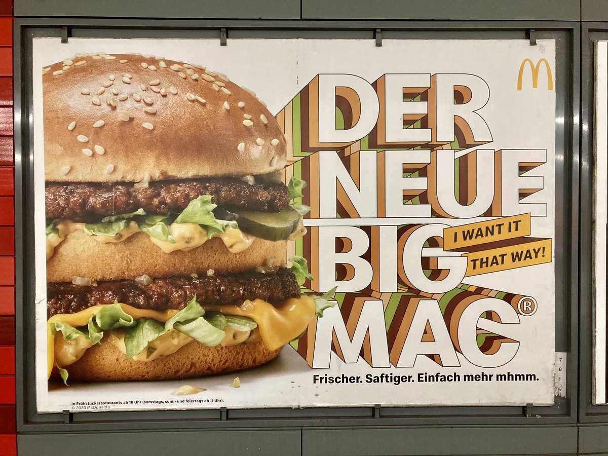 GeorgAlbrecht1's tweet photo. heute in der UBahn gesehen.
also dass das Ding wieder die „richtige“ Größe hat, steht da nicht, oder? 🤨 pfff. #McDoof #BicMac https://t.co/X4OpsXmPG1
