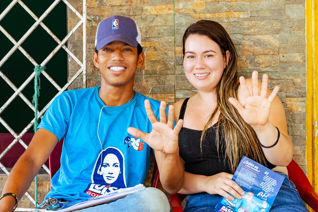 Rc5Vinces's tweet photo. El día de hoy compartimos con los ciudadanos . Cada vez falta menos para el #ResurgirDeLaPatria.
Para devolverle al Ecuador la seguridad y las oportunidades que antes tuvimos💪🇪🇨
#Binomioganador
#MeeeeGusta 🐑
#LuisaGonzalezPresidenta
@LuisaGonzalezEc @MashiRafael https://t.co/9BX7Ps0X8H