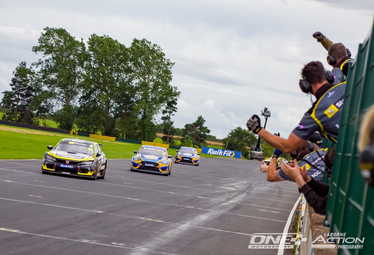 _ActionPhotos's tweet image. Four from race 3 for @onemotorsport_ at #CroftCircuit