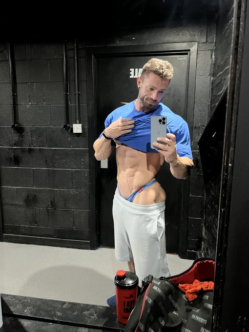 Wore this in the gym today 😇 Video at https://t.co/2cmHLfUIh4 🔞 https://t.co/eR0RBoGPq8