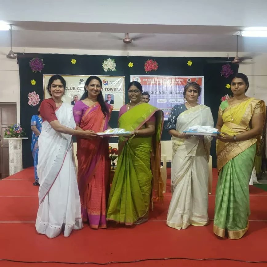 rcctowers's tweet photo. The #RotaryClubOfChennaiTowers  women’s team donated sanitary pads and taught #MenstrualHealth to rural girls at Don Basco College, Kovilpatti. They also shared tips on adolescent well-being and happiness.

 #WomensEmpowerment #RotaryClub #Hygiene #Education #DonBoscoCollege https://t.co/Jv4MSBIIWx