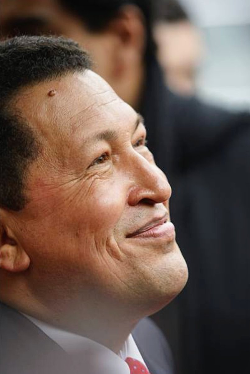 El hombre que transformó la historia de Venezuela.

Vino a reivindicar las luchas históricas de Venezuela. A rescatar el espíritu libertario de nuestro Libertador Simón Bolívar. 

Hugo Chávez es el padre de esta Revolución, y nos acompaña como siempre en la batalla cotidiana.