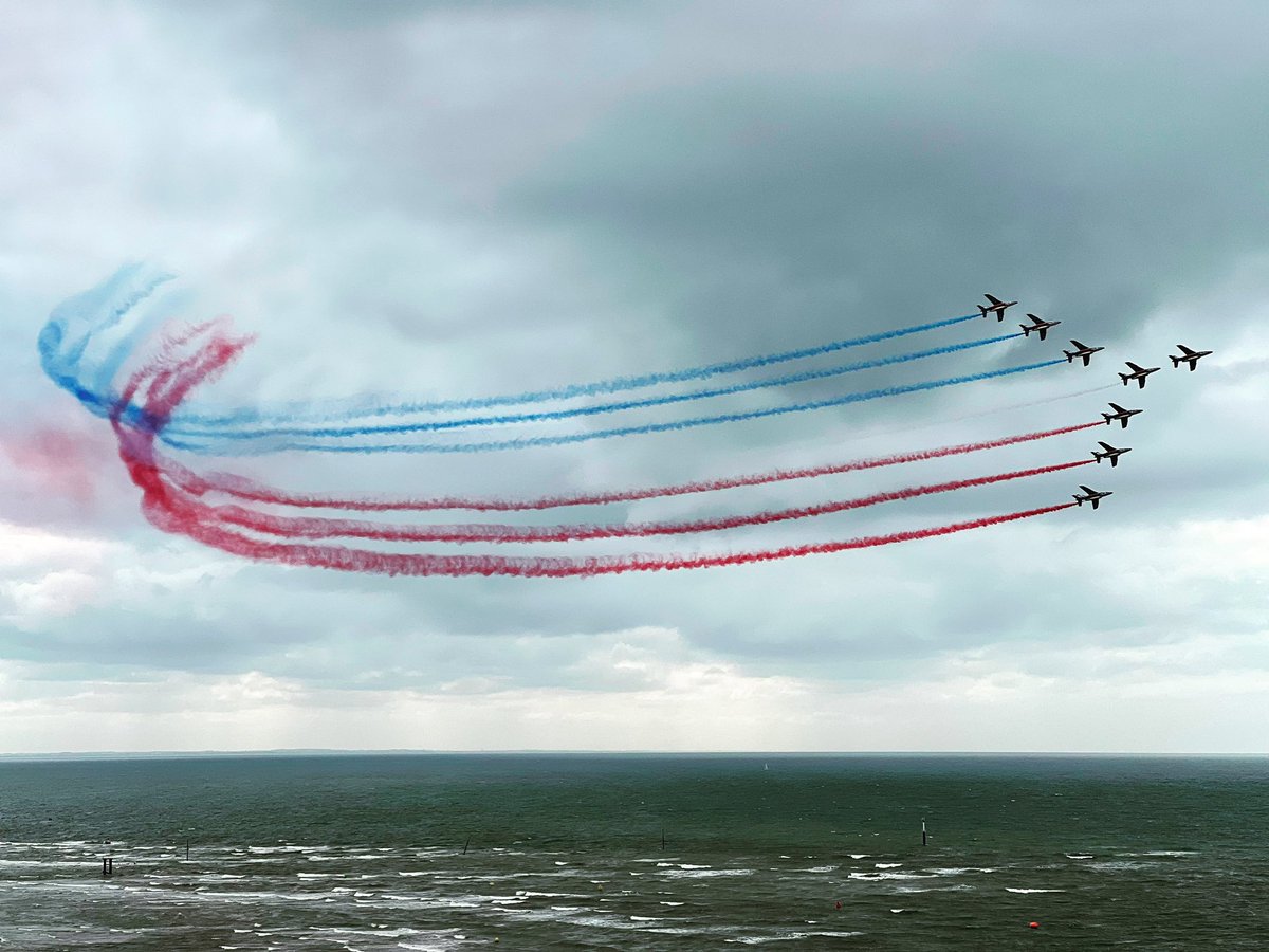 Merci <a href="/OTTROUVILLE/">TrouvilleTourisme</a> <a href="/PAFofficiel/">Patrouille de France</a> pour ce moment exceptionnel !
#patrouilledefrance #frenchsrmy #topgun