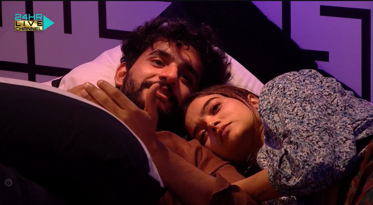 Anamika50786139's tweet photo. The best #ABHISHA moment after WKW in LF. The real bond, it proves that chahe koi kuch bhi kahe ya phir kitna bhi manipulate kre Tu mere liye sabse jada matter krti hai "A1 from Day 1" 

#AbhishekMalhan𓃵 #ManishaRani𓃵 #Manisha  #FukraInsaan #BiggBossOTT https://t.co/cGs4a3cMLU