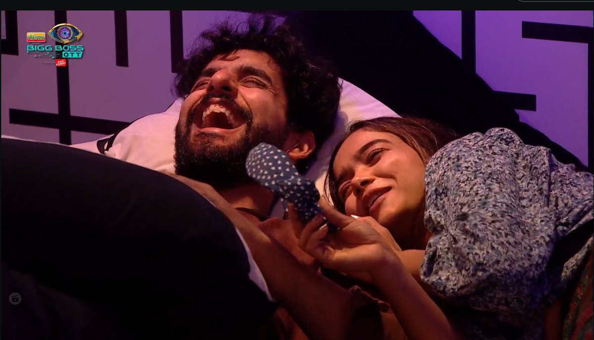 Anamika50786139's tweet photo. The best #ABHISHA moment after WKW in LF. The real bond, it proves that chahe koi kuch bhi kahe ya phir kitna bhi manipulate kre Tu mere liye sabse jada matter krti hai "A1 from Day 1" 

#AbhishekMalhan𓃵 #ManishaRani𓃵 #Manisha  #FukraInsaan #BiggBossOTT https://t.co/cGs4a3cMLU