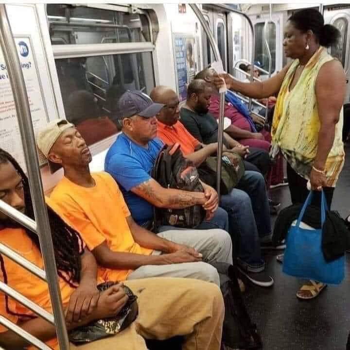 robert_mistonjr's tweet photo. Non of them is asleep 😂😂 https://t.co/WInUZzqXDu