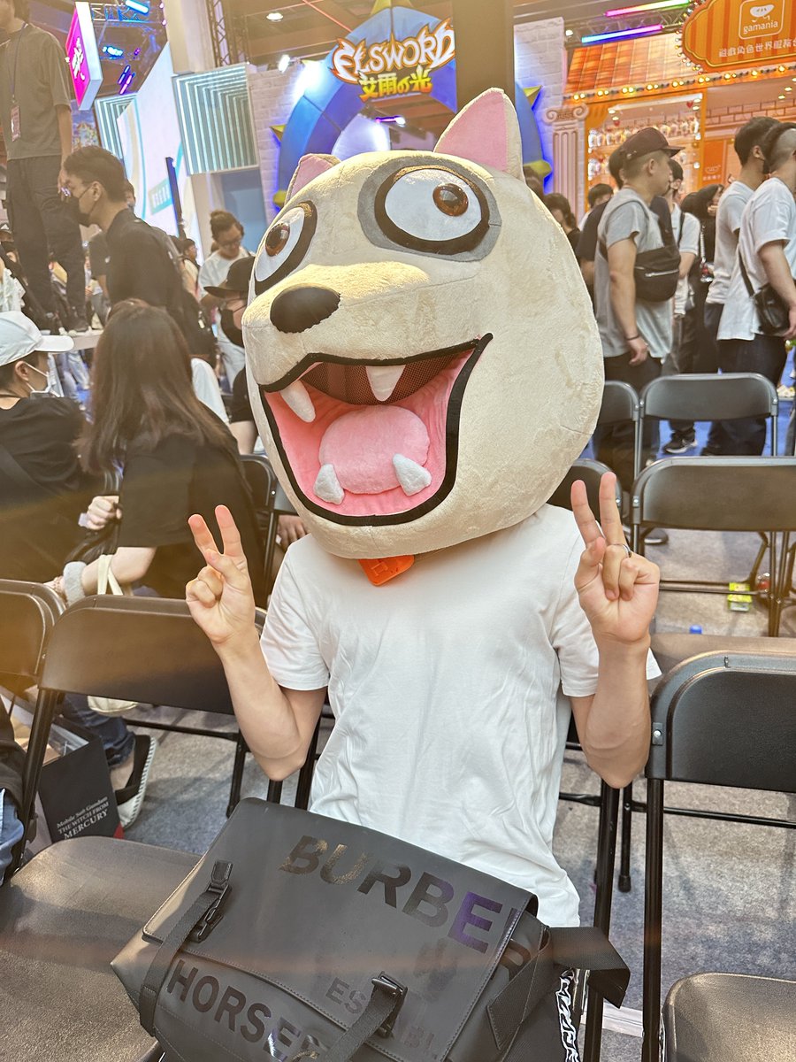 4yanla's tweet photo. 感謝大家來電玩展看看我 https://t.co/qeEV1REuLW