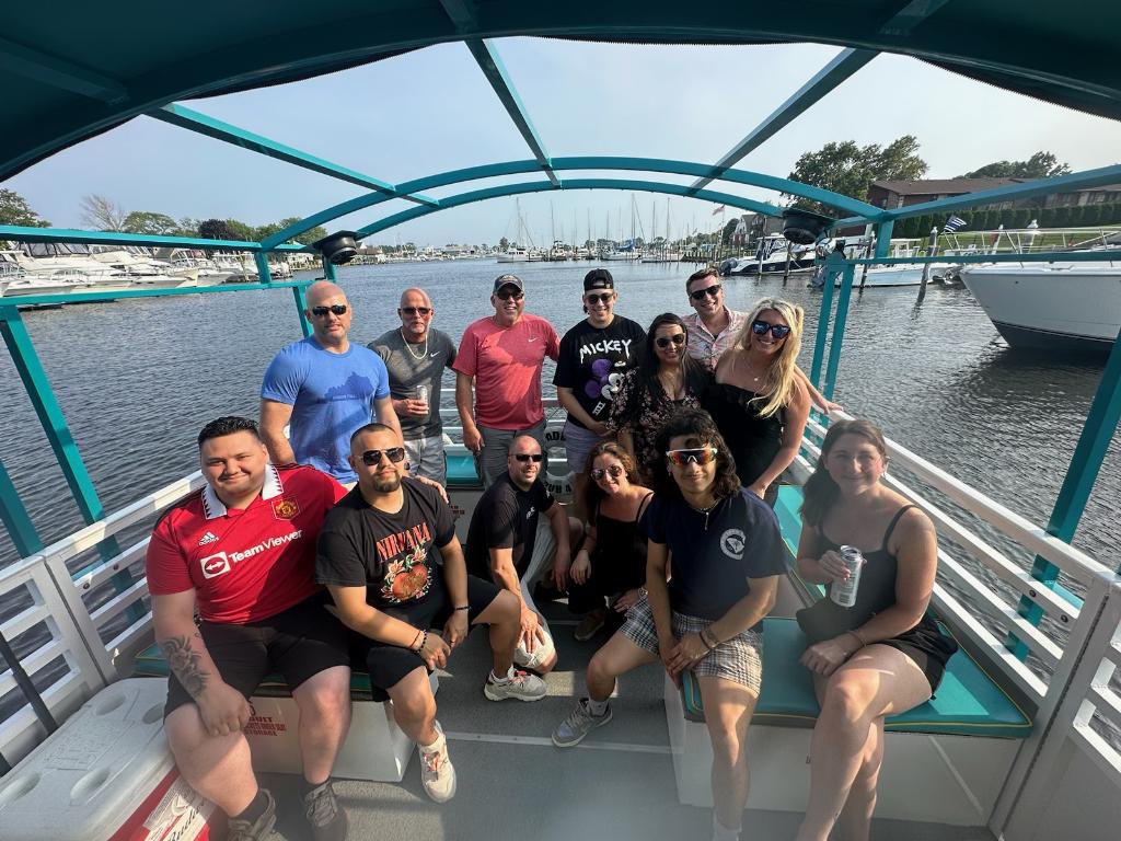 Cris_Leonel7's tweet photo. One of the best weeks i have had awesome visit with TP and a awesome manager wellbeing outing @Chilis #ChilisLove #773 #853 https://t.co/OYYVf5rEE2