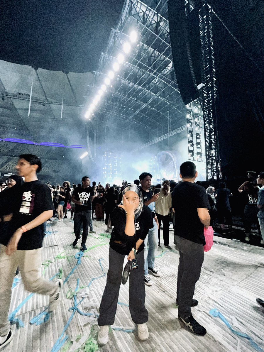 Najiehahhhhhh's tweet photo. Done Muse Live In KL π₯π€π½
Dapat record betul-2 depan Matt Bellamy π₯ Biasa orang duduk depan stage , tapi aku dapat duduk dalam pagar stage tu πβ€οΈ Thankyou @museband !!
#Muse #MuseInKL #MuseLiveInKL https://t.co/6dnAEBL83C