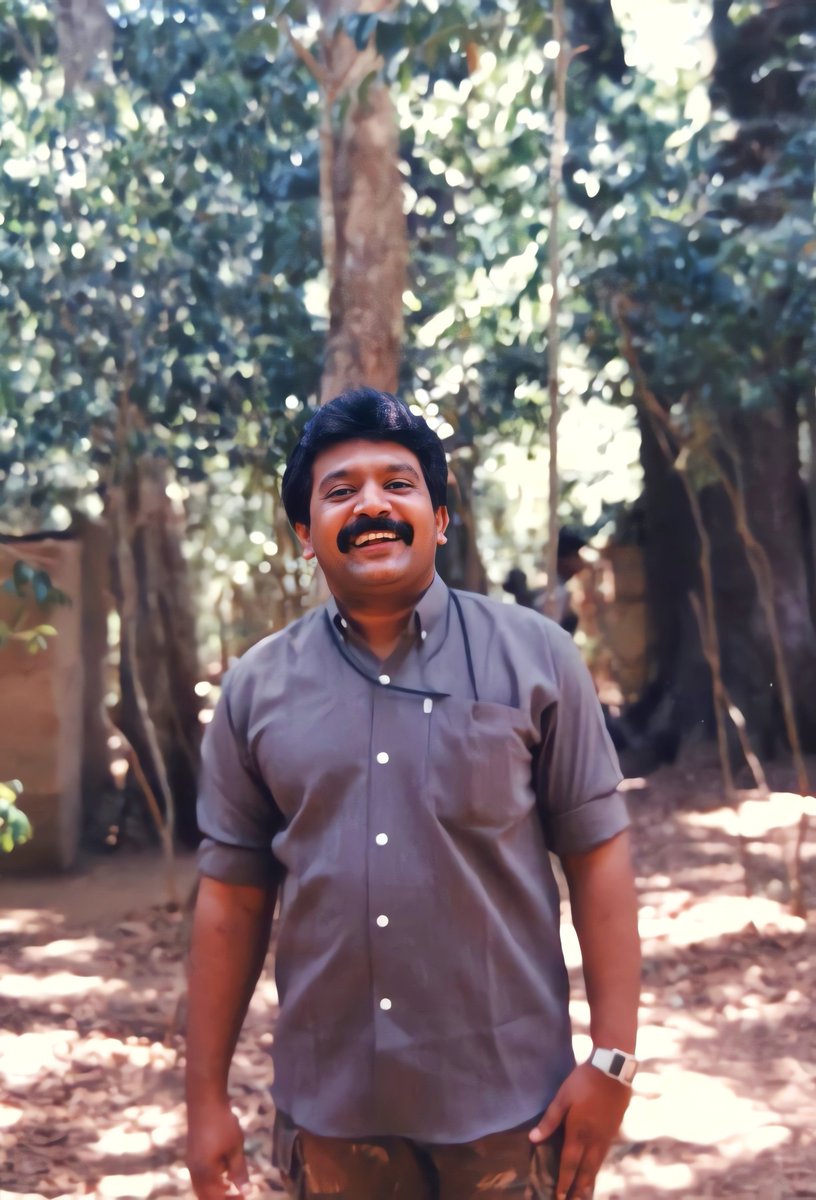 புகைக்கக் கூடாது, மது அருந்தக்கூடாது, தகாத உறவு கூடாது என்கின்றதான கட்டுப்பாடுகளை போதனைகளாக மட்டும் செய்துவிட்டு நின்றுவிடாது, தனது சொந்த வாழ்க்கையிலும் அவர் கண்ணியத்துடன் கடைப்பிடித்து வந்தார்.
#பிரபாகரன் 

#LTTE #TAMILEELAM #EELAM #Tamil #Tamilnadu