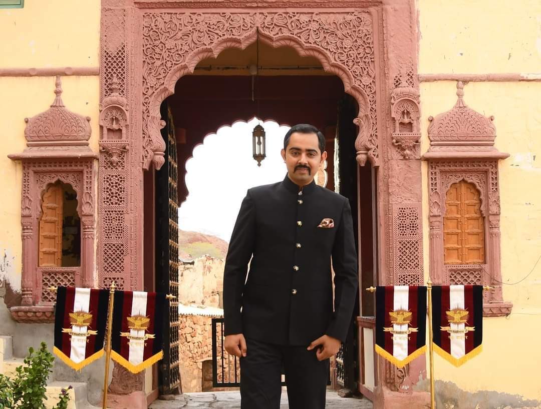 bhatibnna's tweet photo. रावत त्रिभुवनसिंह जी को जन्मदिवस की हार्दिक शुभकामनाएं।
मैं ईश्वर से आपके उत्तम स्वास्थ्य एवं दीर्घायु जीवन की कामना करता हूं। 
@FortBarmer https://t.co/OjPxN49K94