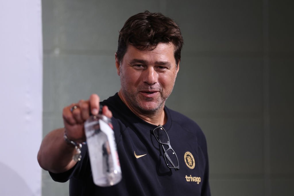 footballfirmhq's tweet photo. Chelsea
Starting XI: Slonina, Gusto, Silva, Humphreys, Chilwell, Santos, Enzo, Chukwuemeka, Sterling, Nkunku, Burstow

#Chelsea #CFC #CHEvsFUL https://t.co/aQNdk5gNvO