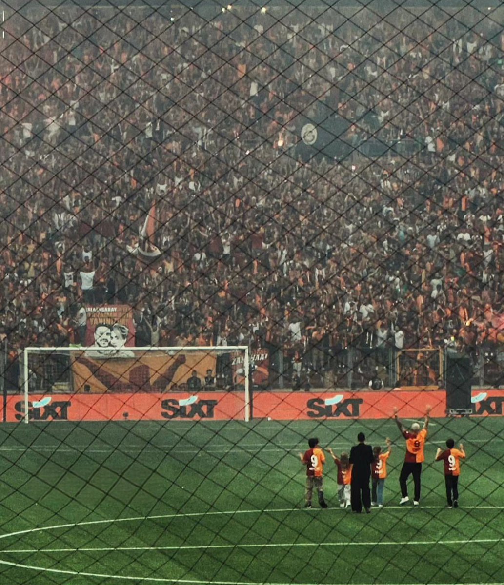 galatribunn's tweet photo. Muazzam bir kare tüm beğeniler İCARDİ ve ailesine gelsin 🔥 https://t.co/qiJzXr8nSZ