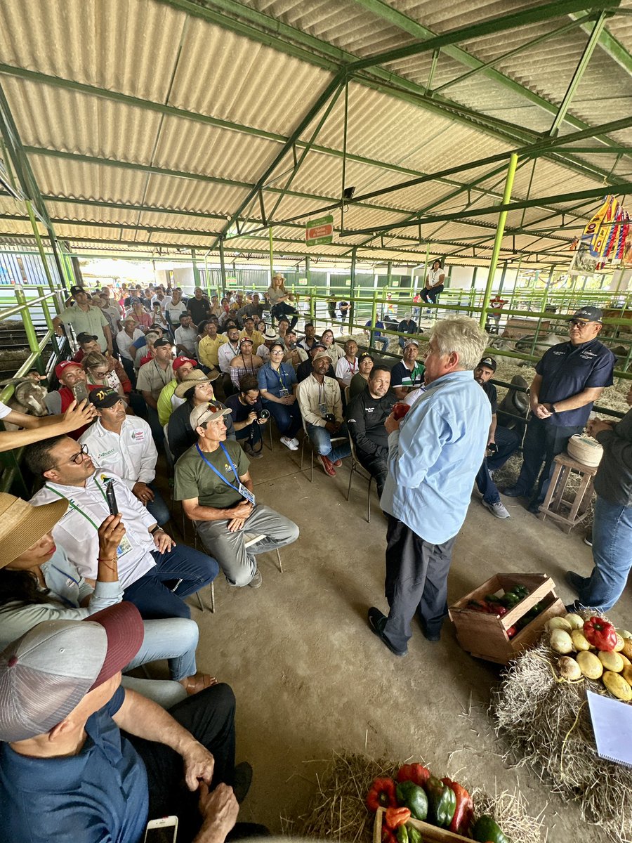 #enfotos | Este domingo en compañía del gobernador del estado Falcón, Victor Clark asistimos a clausura de la segunda Expo Feria Agropecuaria Falcón 2023, en el complejo Complejo Ferial "Don Pablo Saher".
