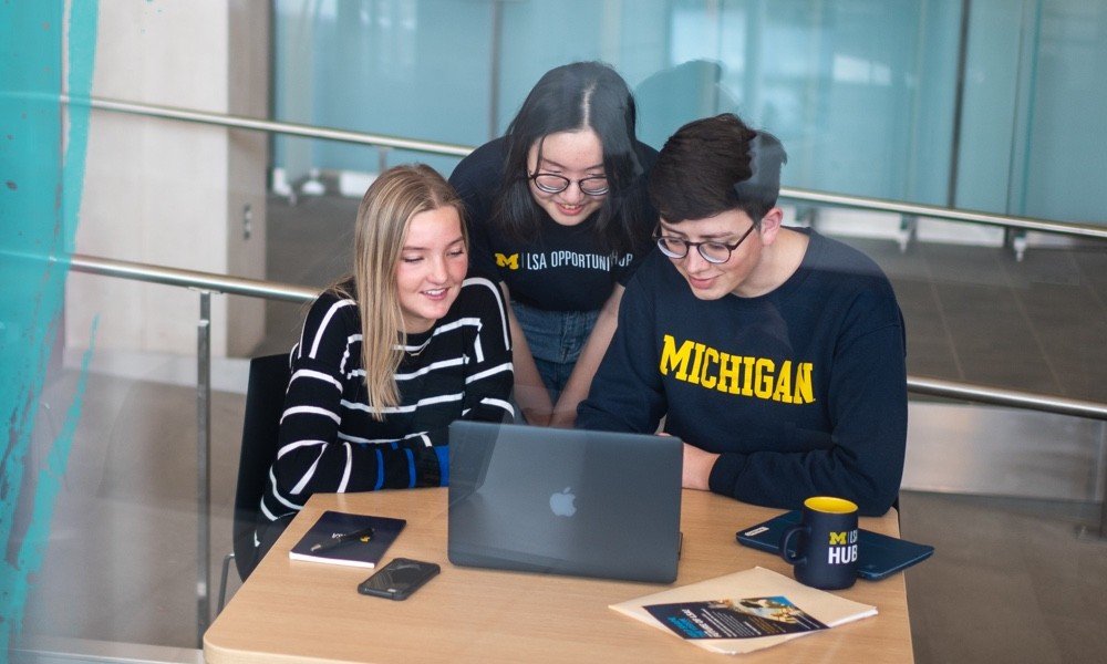 umichLSA's tweet photo. Have you heard about LSA Connect? It’s an online mentoring and networking platform exclusively for LSA students and alums. 😎 Learn more and get involved: https://t.co/3TSg3tzeNw #LSAstudent #MichiganAlumni https://t.co/Cz01QUma47