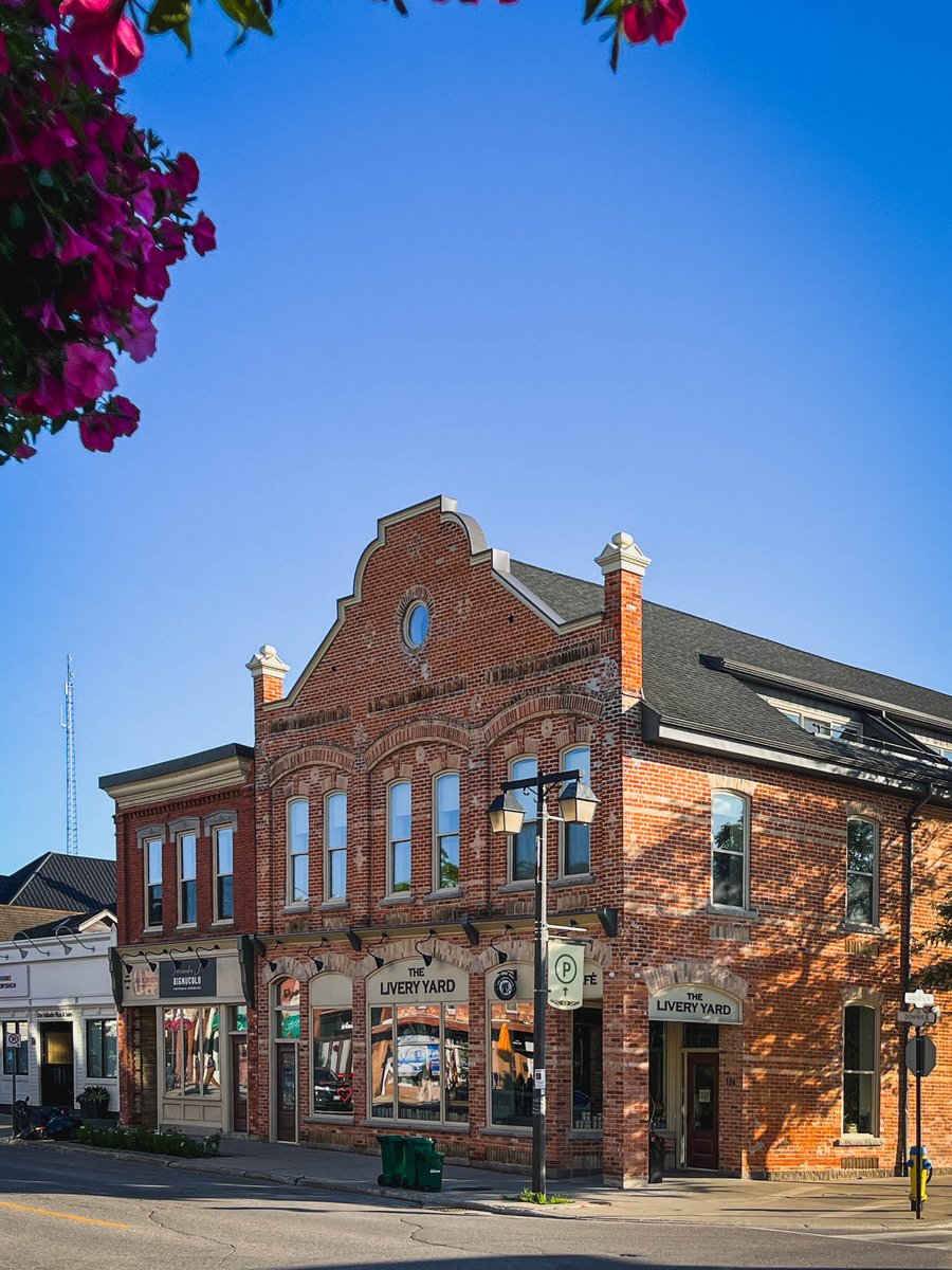 duo_yj's tweet photo. Would you, by any chance, grace the cozy coffee corner of the street with your sudden, enchanting presence?

Stratford ON

#torontotravel #ontariotravel https://t.co/kQvezB1O42