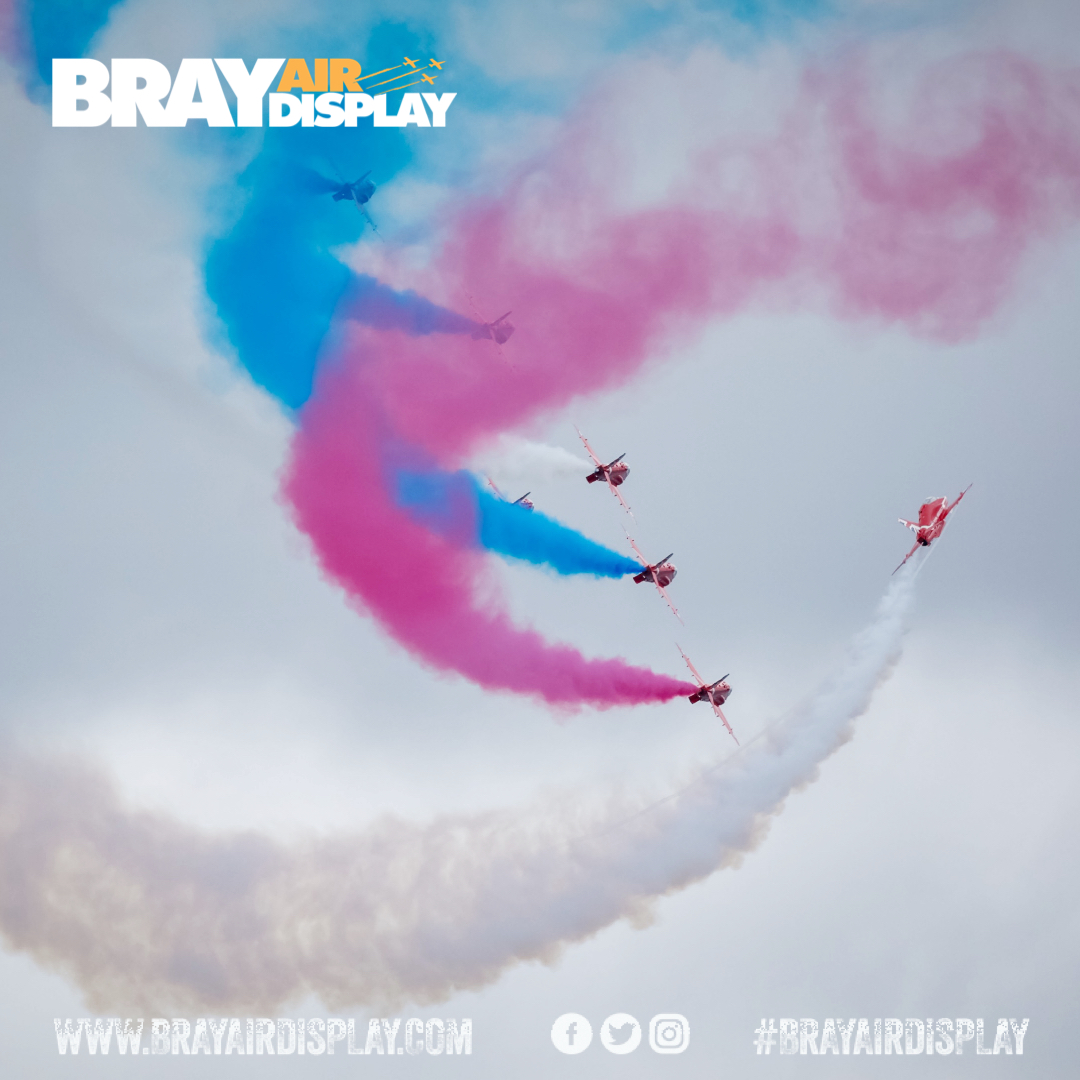WOW, The skies over #Bray today were graced with breathtaking scenes as the world's finest display teams and more demonstrated their awe-inspiring aerobatic skills. Read more ➜ brayairdisplay.com/red-arrows-daz… #BrayAirDisplay #SummerInBray #LoveBray #Heli60