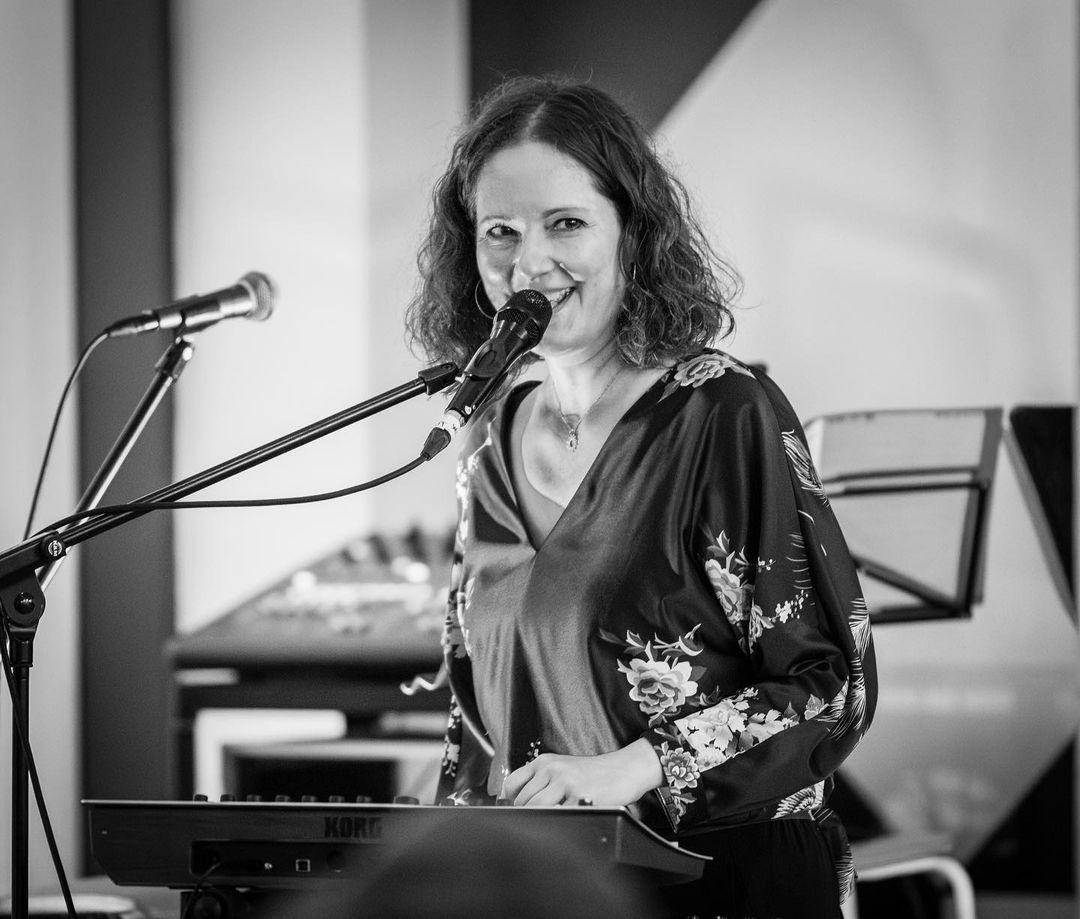 Really enjoyed performing at @tateliverpool on Thursday. Big thanks to @onlychildmusic and @RobGoughPromo for inviting me to perform. Such a lovely audience. Next show will also be in Liverpool at EBGBS at Aug 12th to celebrate @crosstownstudio 15th bday. 📸 @MikeWmusicphoto