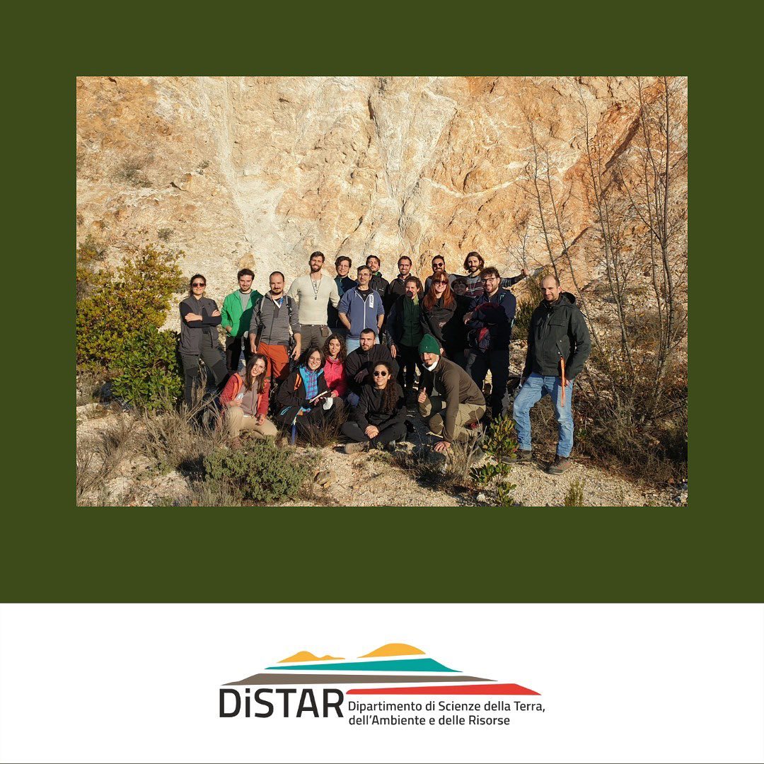 Scienze_Terra's tweet photo. Il geologo è uno scienziato competente sia nelle attività di campo che di laboratorio 🧪🔬🧗🏿
Sei pronto ad esplorare il mondo? 🌍💚
👉🏻 Scopri di più sulla nostra offerta formativa: https://t.co/F8Mpwz9F6W
#geology #geologia #nature #science #earthscience #unina #distar https://t.co/eVyxvsxy3c