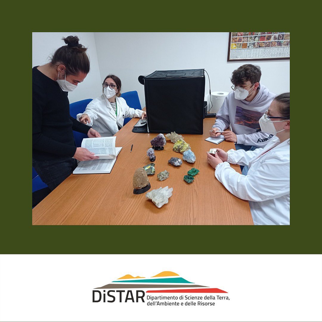 Scienze_Terra's tweet photo. Il geologo è uno scienziato competente sia nelle attività di campo che di laboratorio 🧪🔬🧗🏿
Sei pronto ad esplorare il mondo? 🌍💚
👉🏻 Scopri di più sulla nostra offerta formativa: https://t.co/F8Mpwz9F6W
#geology #geologia #nature #science #earthscience #unina #distar https://t.co/eVyxvsxy3c