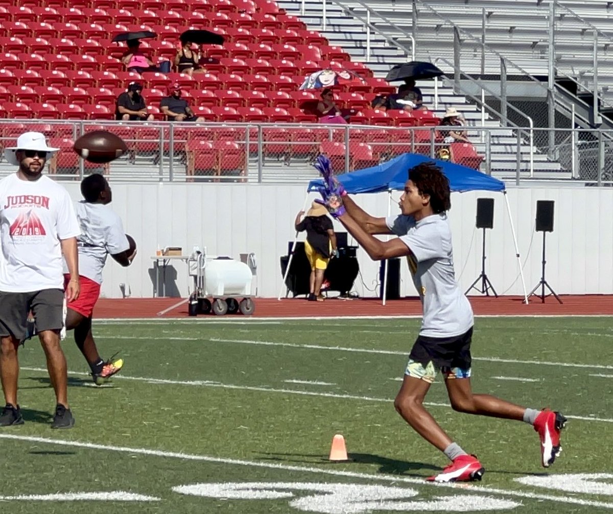 mann13_ayden's tweet photo. Summer has been busy!. 
🏈‼️💪🏽 incoming freshman!
#DemarvinLealCamp #AMD13 #football ⁦@JudsonFootball⁩ ⁦@JudsonAthletics⁩ ⁦@JudsonISD⁩ ⁦@JISD_ATHLETICS⁩ ⁦@boimarv9⁩ https://t.co/pB1Nr7TTvx