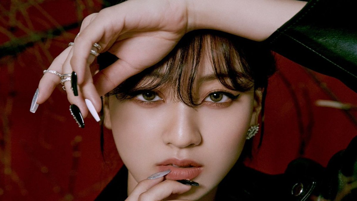 WORLDMUSICAWARD's tweet photo. #TWICE's beautiful #Jihyo reveals the tracklist to her much awaited solo debut album #ZONE out August 18 ft. collabs with #Heize and #24Goldn!  👏 💿📋💥8️⃣/1️⃣8️⃣🔥👑💛

The #Heize collab is titled #DontWannaGoBack and was entirely written by the two Singers!
@JYPETWICE https://t.co/9Z98ounIlx