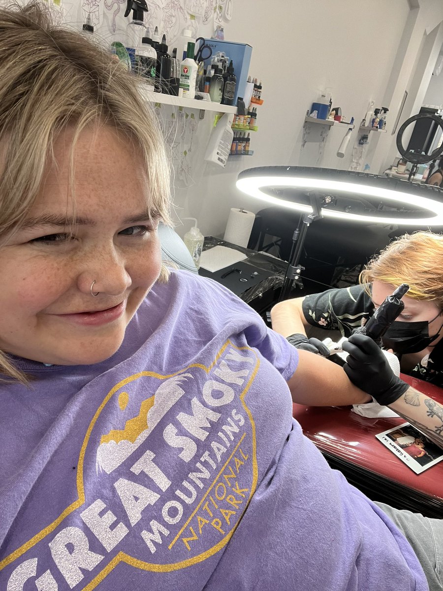 babseybabiee's tweet photo. first ever tattoo for my snow angel 🤍❄️👼🏻@reneerapp @youngexwives #snowangel #imworthy https://t.co/Jo7TxP8Ish