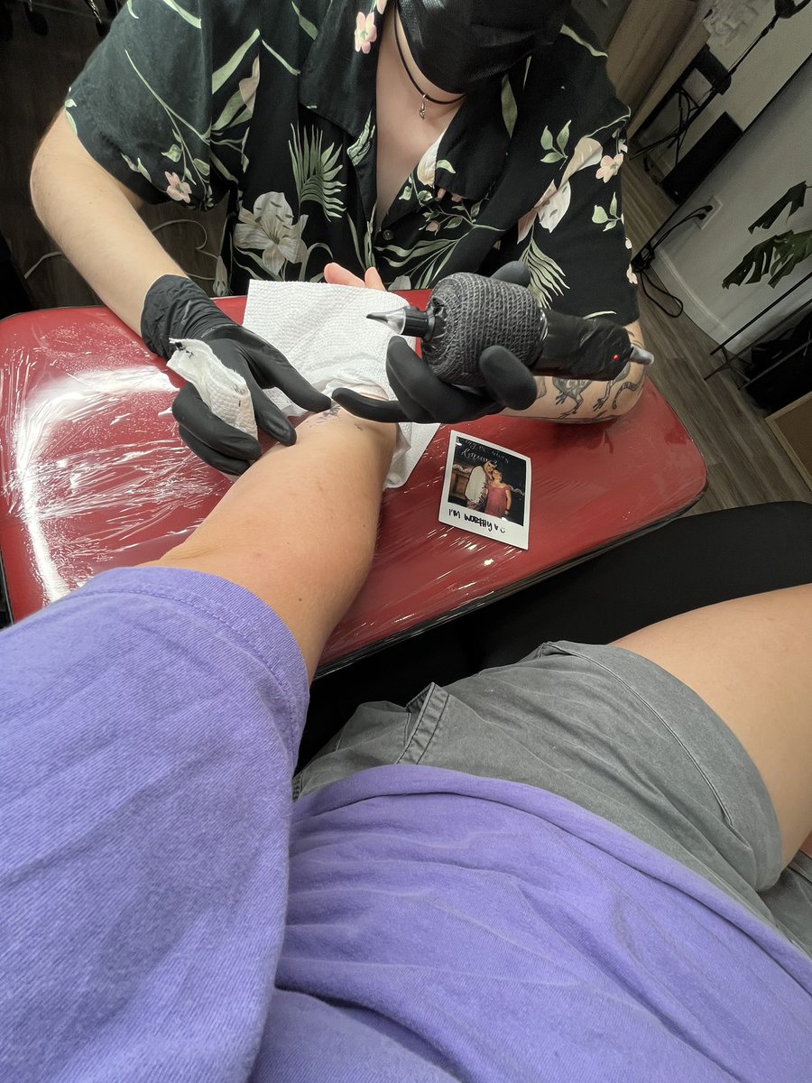 babseybabiee's tweet photo. first ever tattoo for my snow angel 🤍❄️👼🏻@reneerapp @youngexwives #snowangel #imworthy https://t.co/Jo7TxP8Ish