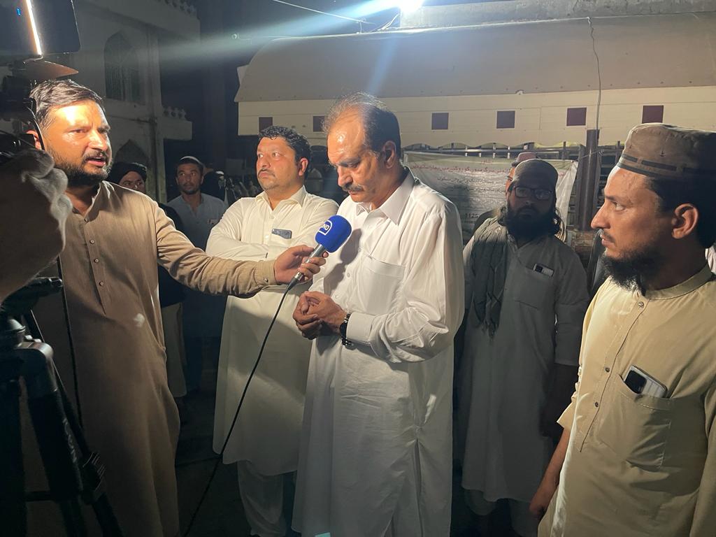NaveedAhmadmmd's tweet photo. صدر پی ٹی آئی ضلع مہمند و تحصیل چیئرمین ملک نوید احمد مہمند کا سابقہ ایم پی اے اجمل خان کے ہمراہ باجوڑ دھماکے میں زخمیوں کی عیادت کیلئے ہسپتال میں موجود!!
#PeaceForKP https://t.co/ByDQBtWeax