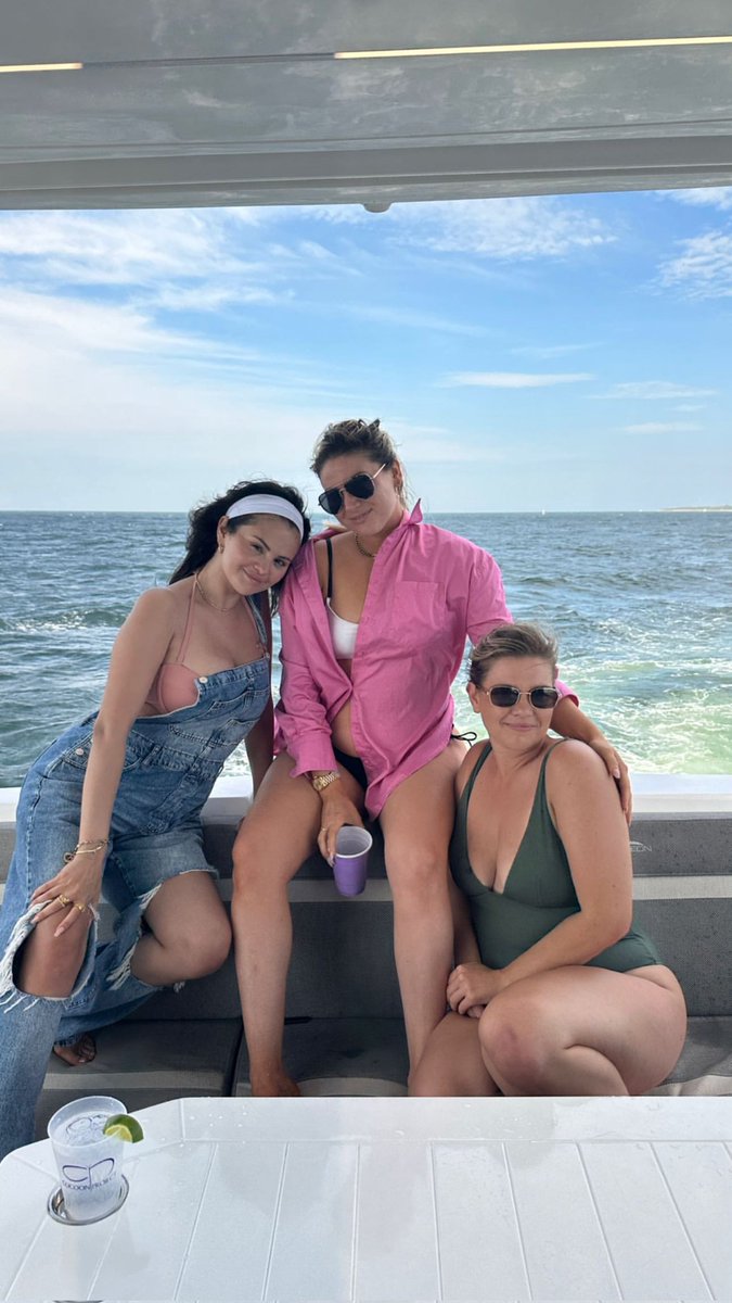 jester51767368's tweet photo. #SelenaGomez https://t.co/jlaxEjYMyD