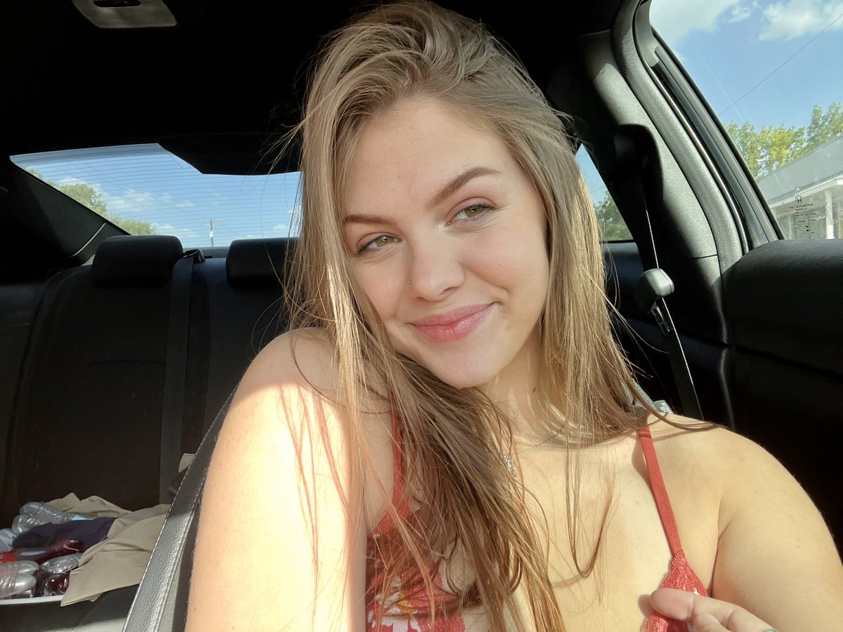 leeah_rosee's tweet photo. Updated face pics in case y’all forgot what I looked like <3 https://t.co/WhFDUvzft6