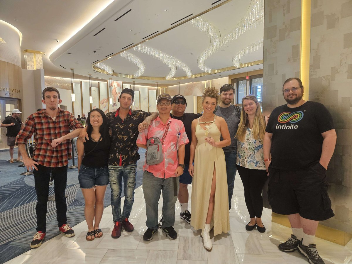 CalSeeYum's tweet photo. The bois
We also found some important people, I think one of them went by Yoshi-P? He had a lot of rings https://t.co/sWQQs4uVra