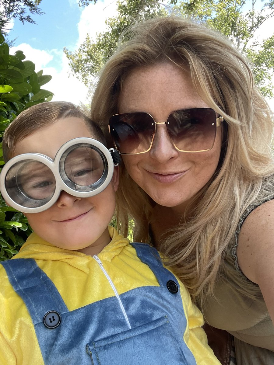 chloe34_smith's tweet photo. Party Time 🥳 My Little Minion 💛 https://t.co/VREeiSh3bN