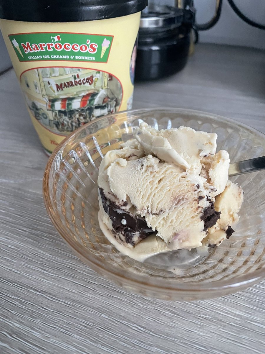 Oh. My. God. I’m in Reese’s. Ice cream takeout joy from my <a href="/marroccoshove/">Marrocco's Ice Cream</a> <a href="/LiviaMarrocco/">livia.marrocco</a> 🤎🤍💛 #Hove
