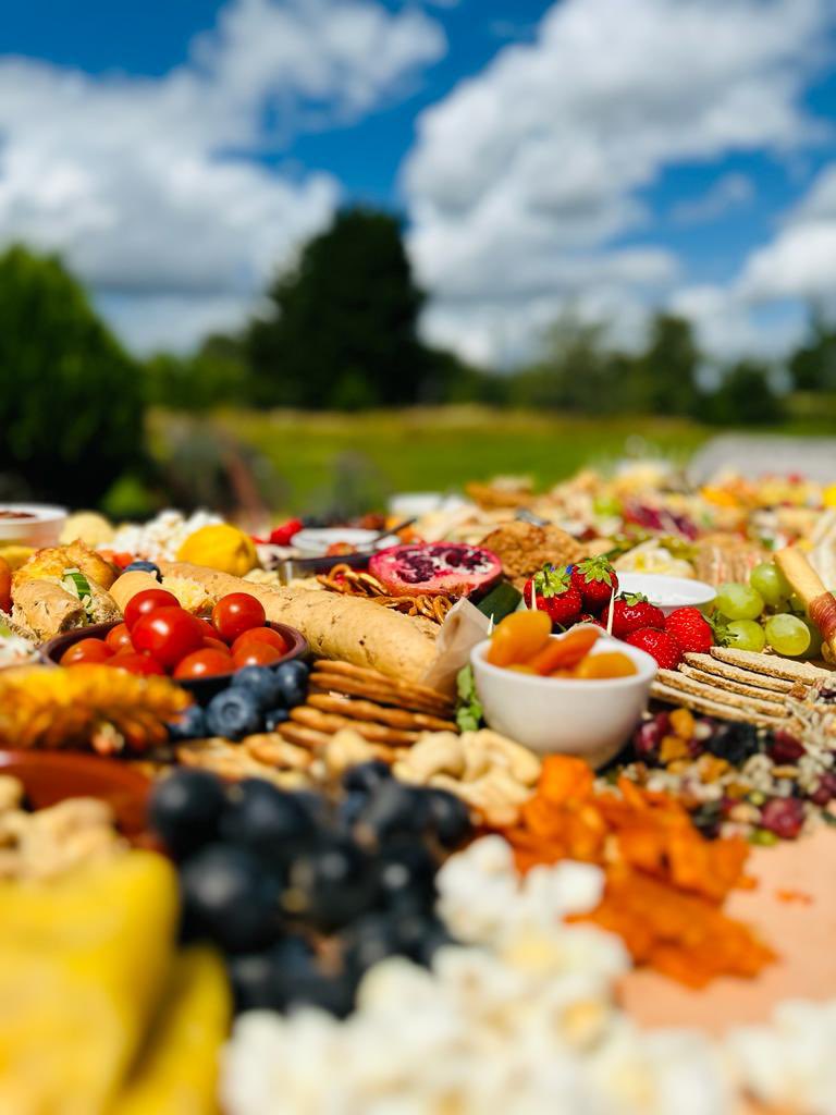JustBaguettes's tweet photo. This weekend we had the pleasure of creating not just one grazing board but two! 

We created a separate board for our vegan customers at the party so everyone was catered for! 

#grazingboard #cateringinaylesbury #buffets #partyaylesbury #supportlocal #events #aylesburybusiness https://t.co/1mULfXTMzV