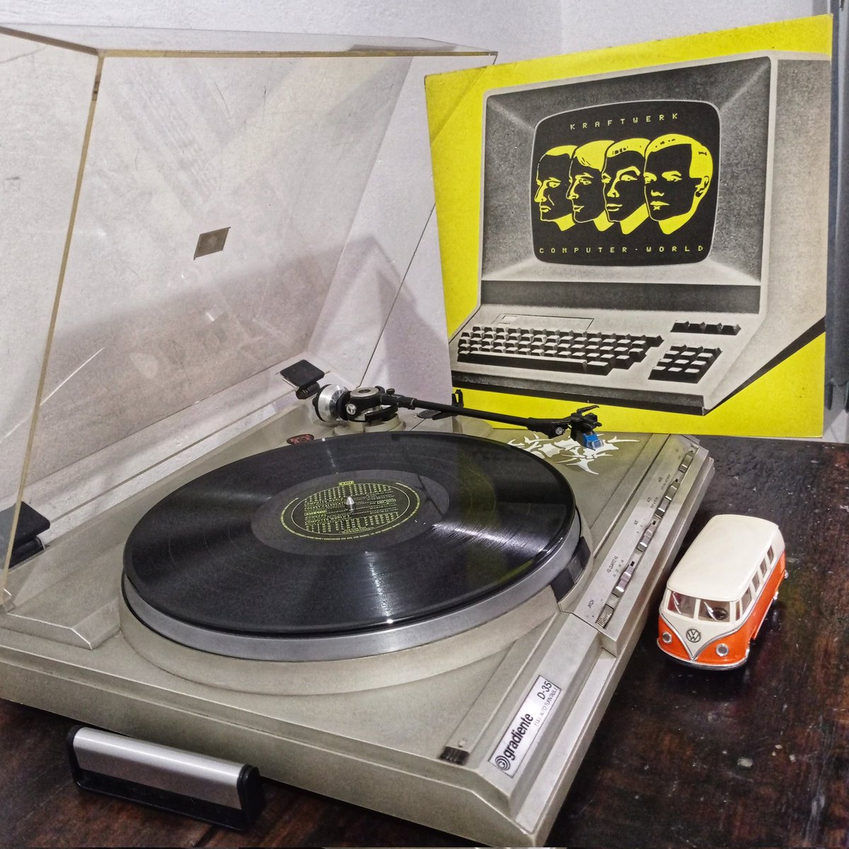 RogerioRocker's tweet photo. Kraftwerk – Computer World #vinil #EMI #id31C06464370 #EMIOdeon #tambémemcassete #estereo #vinyl #vinylpost #vinylcollection #vinylcollector #discoécultura #lps #longplays #discocollection #tocadiscos #gradiente #d35 #gs11 #Electro #Experimental #eldorado
https://t.co/LCPc1GYrGP https://t.co/koJDiSNkxb