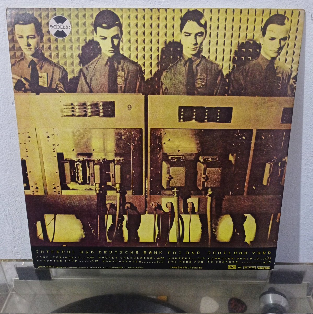 RogerioRocker's tweet photo. Kraftwerk – Computer World #vinil #EMI #id31C06464370 #EMIOdeon #tambémemcassete #estereo #vinyl #vinylpost #vinylcollection #vinylcollector #discoécultura #lps #longplays #discocollection #tocadiscos #gradiente #d35 #gs11 #Electro #Experimental #eldorado
https://t.co/LCPc1GYrGP https://t.co/koJDiSNkxb