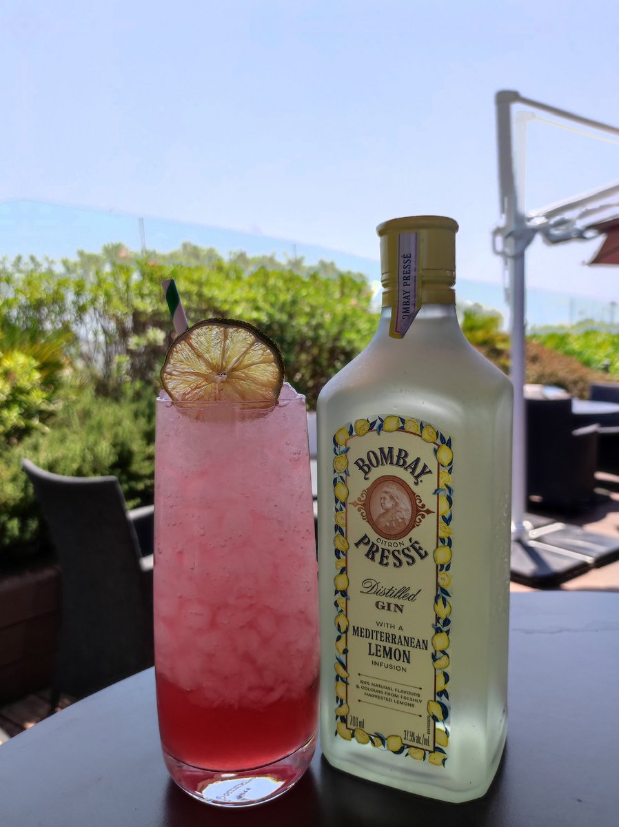 PuertoDeCuba's tweet photo. Todo al rosa... 💕 En Puerto de Cuba también nos sumamos a la tendencia Barbiecore que arrasa este verano 🔥

.
.
.

#cocteles 
#copas 
#combinados 
#cocteleria 
#baresdecopas 
#baresdesevilla 
#bares 
#Sevilla 
#PuertoDeCubaPremier https://t.co/65PkZb5wjK