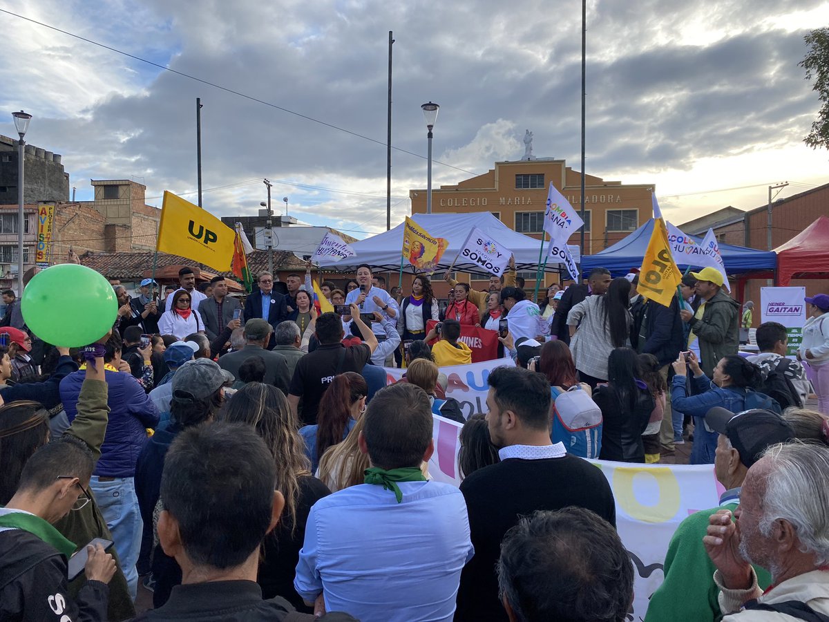 nataliamoreno_p's tweet photo. 🟡 #Suacha
Con el corazón lleno de esperanza y compromiso, continuamos este lucha por la justicia social y ambiental de nuestro pueblo 🇵🇱🙌🏽.
¡Es el momento de unir fuerzas!
❤️💙💛💚💜 https://t.co/Lb0MxKPbtb