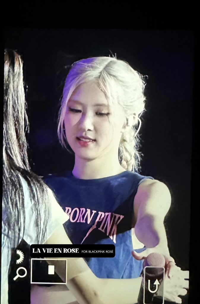 YeuRose2503's tweet photo. #ROSÉ yêu VBlinks nhiều lắm, Vietnam là nơi duy nhất em diễn cả 3 ca khúc solo trong 2 ngày concert, lúc chuẩn bị dance break ẻm còn hô "VN I love u", rồi khen đồ ăn VN, check-in nón lá... Nên hi vọng là mọi người sẽ yêu thương em nhiều hơn nhé
#VietnamWelcomesROSÉ https://t.co/u2vAJn5ynU
