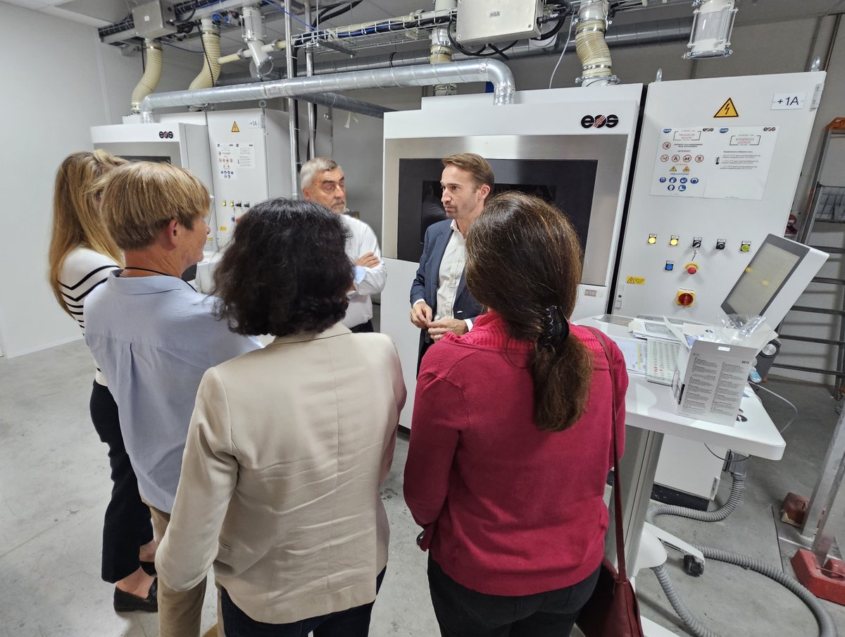jfbenon's tweet photo. #valdoise / #iledefrance / #ChooseIDF / #roissydev / #Ceevo95 : Visite par le CEEVO des locaux du Groupe UUDS, à Roissy-en-France, et échanges avec son Président, Gilles Negre, pour évoquer les projets d'investissement de l'entreprise en Val-d'Oise - https://t.co/UF0GGN1ey4 https://t.co/cIc4JCpYwx
