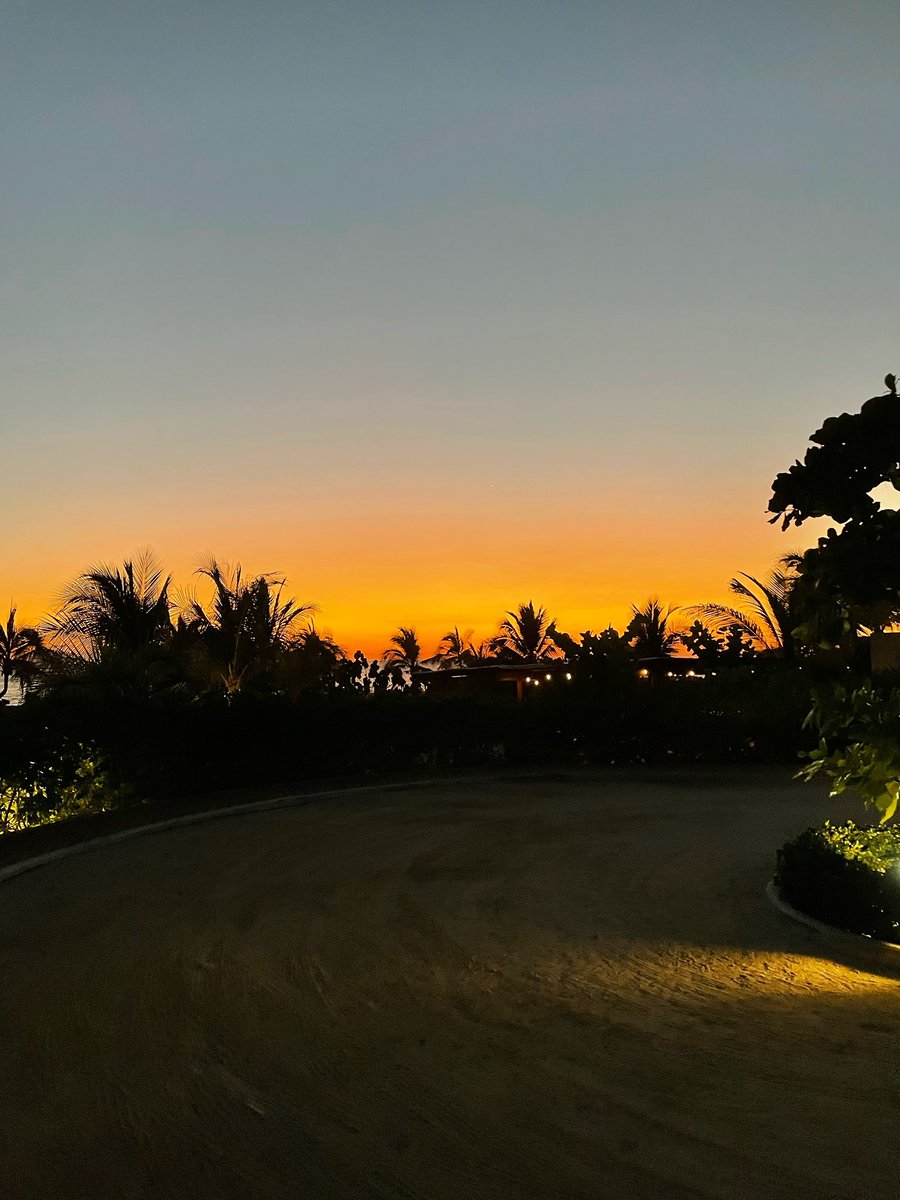 Sebas_Aguilar_'s tweet photo. El cielo pintado en Puerto Escondido, Oaxaca. https://t.co/xEoeW6ymBs