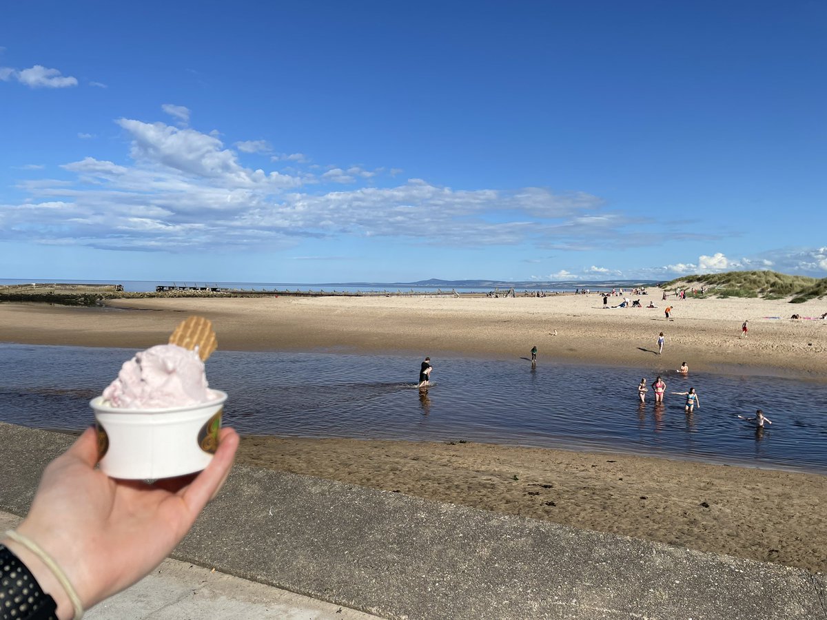 Sitting at the beach in the sun with an ice cream after a great day orienteering… what more could you want?? ☀️
Hope everyone enjoyed Lossiemouth today and are looking forward to the fun continuing in Darnaway tomorrow 🏃